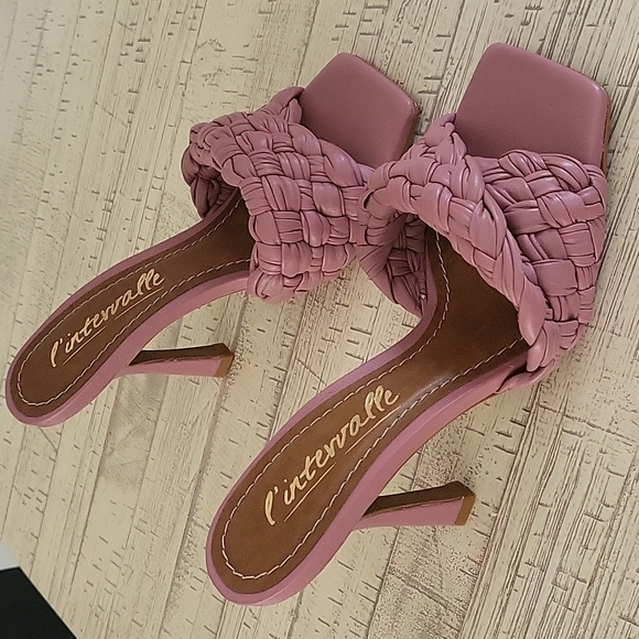 Beautiful  9 West Mules - Picture 1 of 4